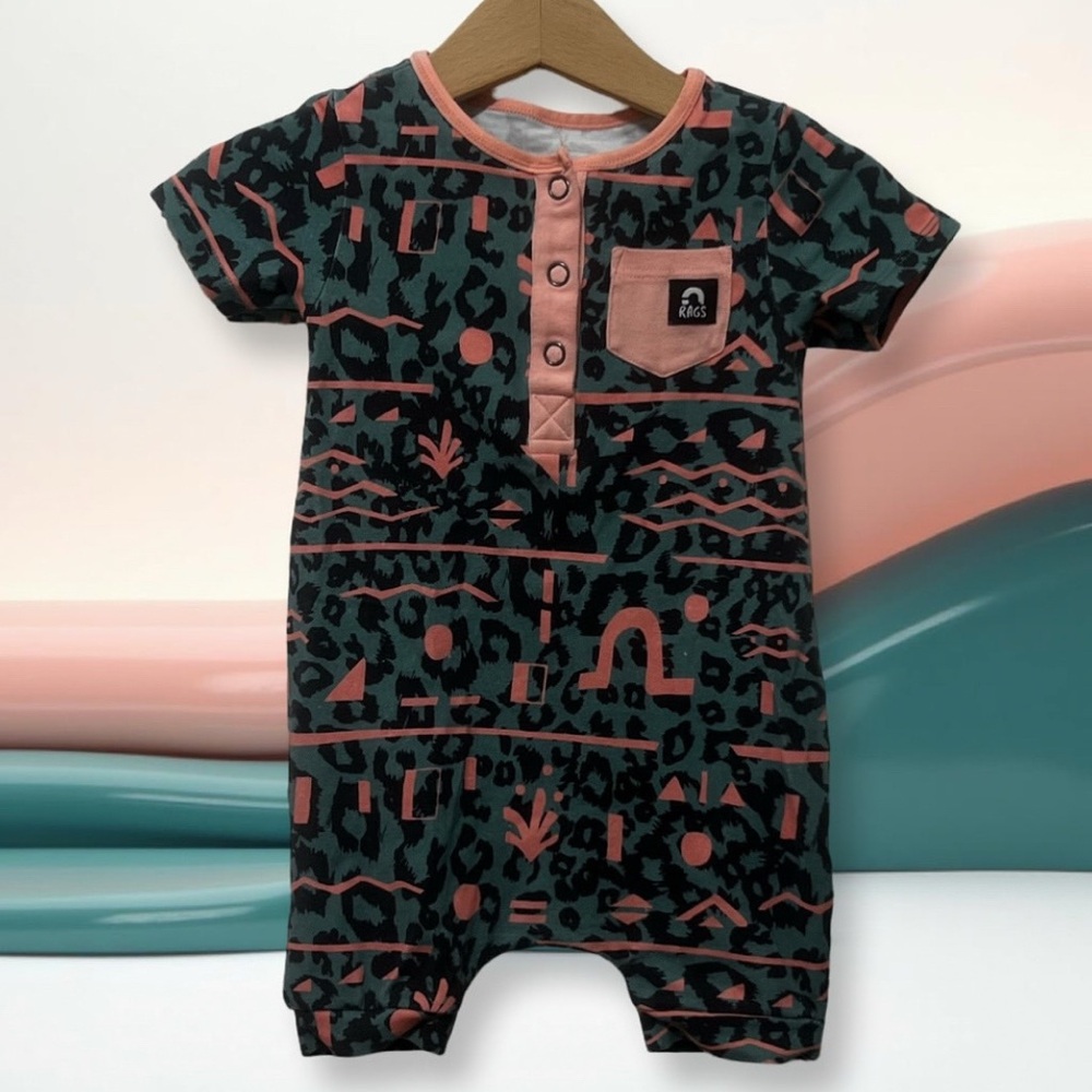 Rags Romper 
Great condition
6-12 months 
Teal